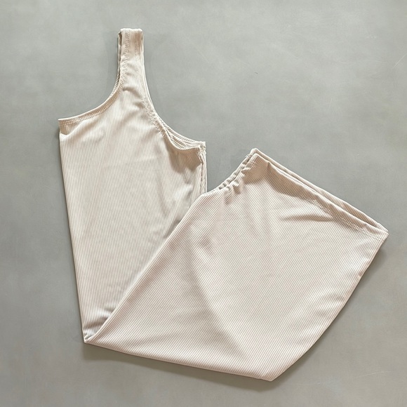 Amazon Ribbed One Piece - Picture 2 of 2